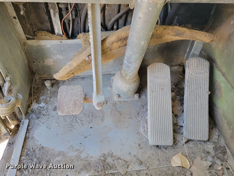 image for item LL9560 1971 Peterbilt 352ST  truck cab and chassis