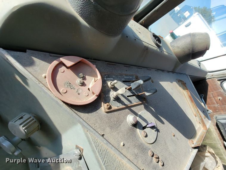 image for item LL9560 1971 Peterbilt 352ST  truck cab and chassis