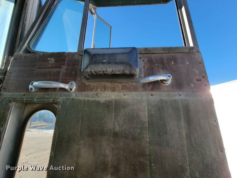 image for item LL9560 1971 Peterbilt 352ST  truck cab and chassis