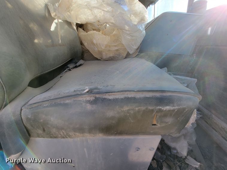 image for item LL9560 1971 Peterbilt 352ST  truck cab and chassis