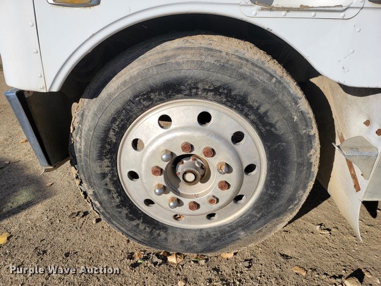 image for item LL9560 1971 Peterbilt 352ST  truck cab and chassis