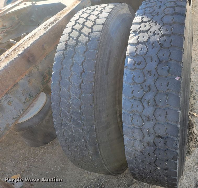 image for item LL9560 1971 Peterbilt 352ST  truck cab and chassis