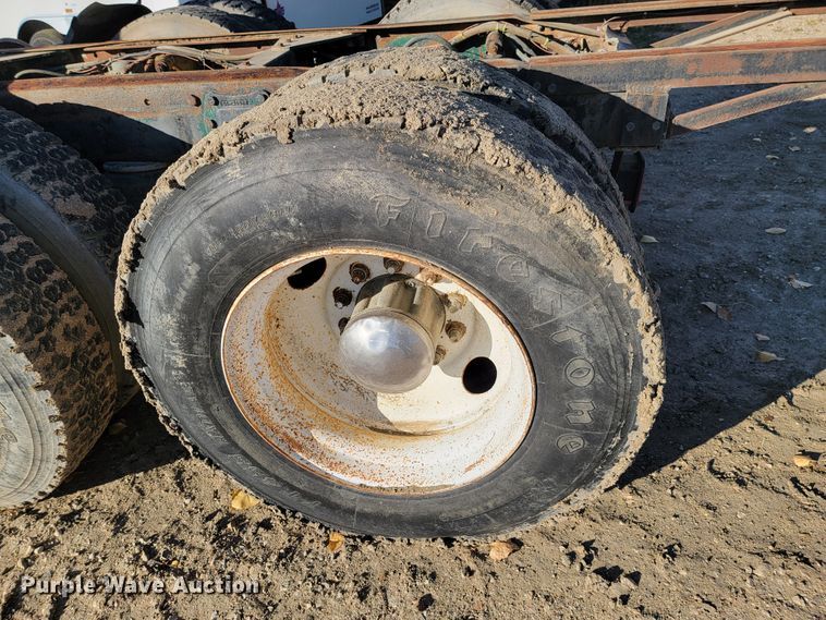 image for item LL9560 1971 Peterbilt 352ST  truck cab and chassis