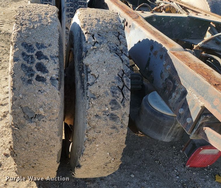 image for item LL9560 1971 Peterbilt 352ST  truck cab and chassis