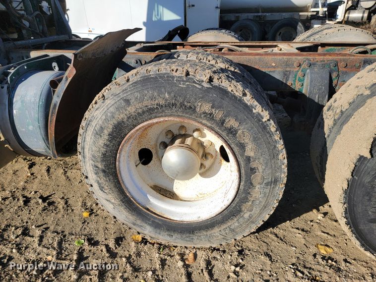 image for item LL9560 1971 Peterbilt 352ST  truck cab and chassis