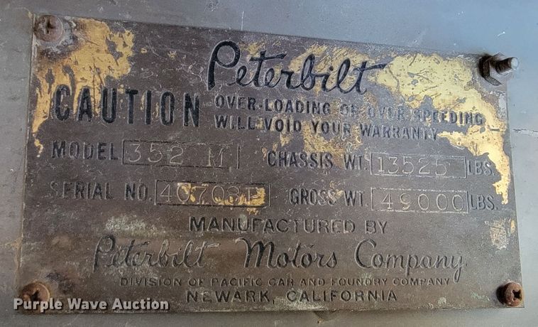 image for item LL9560 1971 Peterbilt 352ST  truck cab and chassis