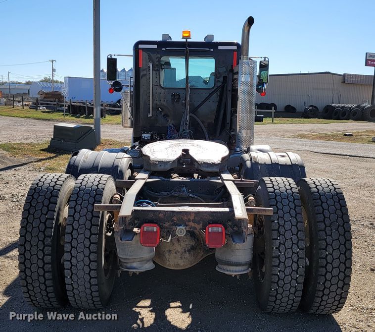 image for item LL9565 2008 Freightliner Classic XL  semi truck