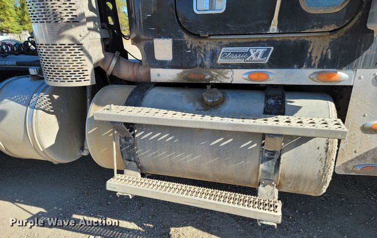 image for item LL9565 2008 Freightliner Classic XL  semi truck