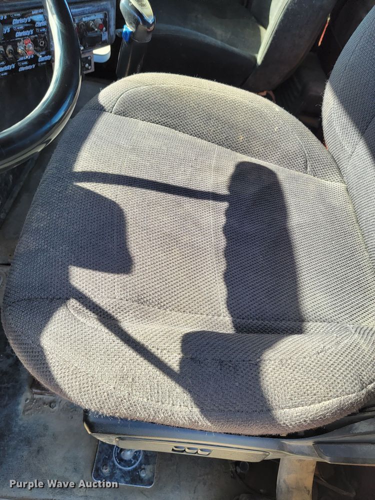 image for item LL9565 2008 Freightliner Classic XL  semi truck