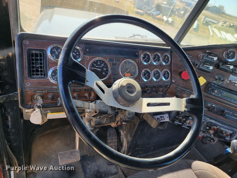 image for item LL9565 2008 Freightliner Classic XL  semi truck