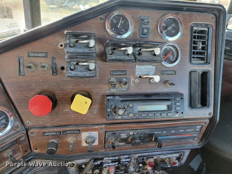 image for item LL9565 2008 Freightliner Classic XL  semi truck