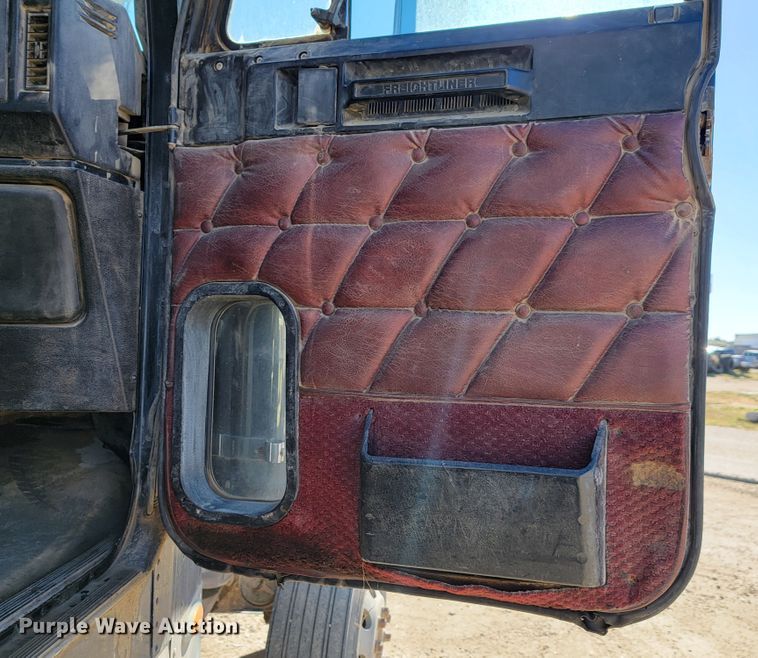 image for item LL9565 2008 Freightliner Classic XL  semi truck