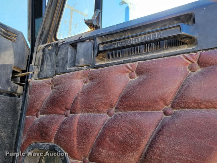 image for item LL9565 2008 Freightliner Classic XL  semi truck