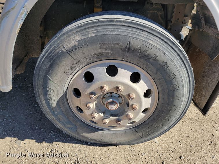 image for item LL9565 2008 Freightliner Classic XL  semi truck