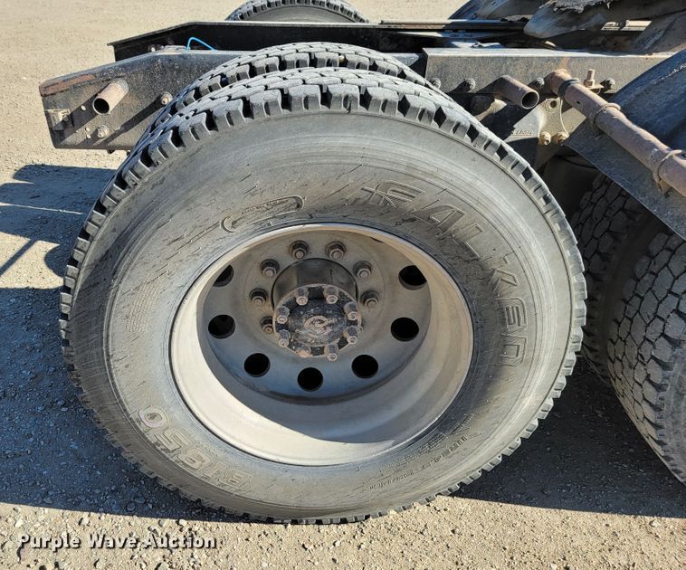 image for item LL9565 2008 Freightliner Classic XL  semi truck