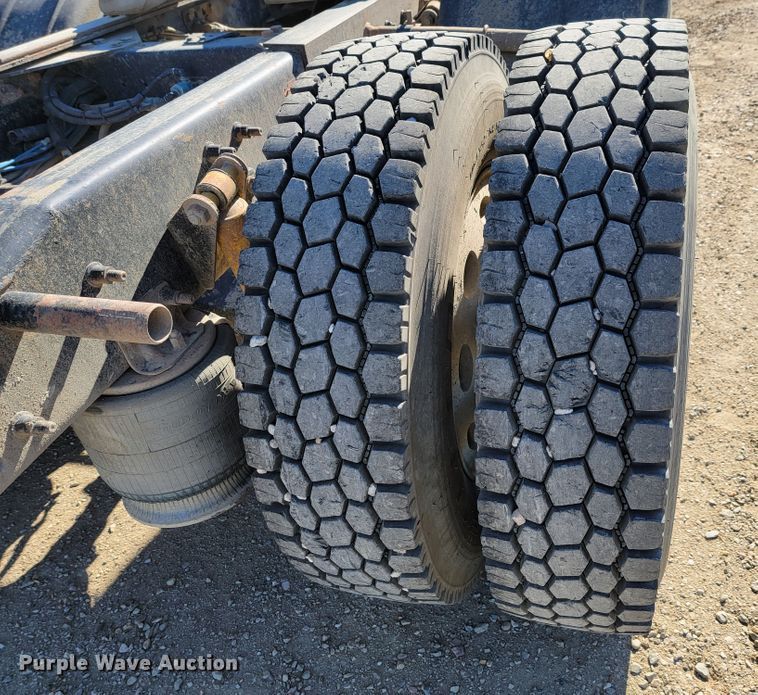 image for item LL9565 2008 Freightliner Classic XL  semi truck