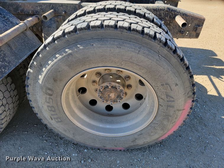 image for item LL9565 2008 Freightliner Classic XL  semi truck