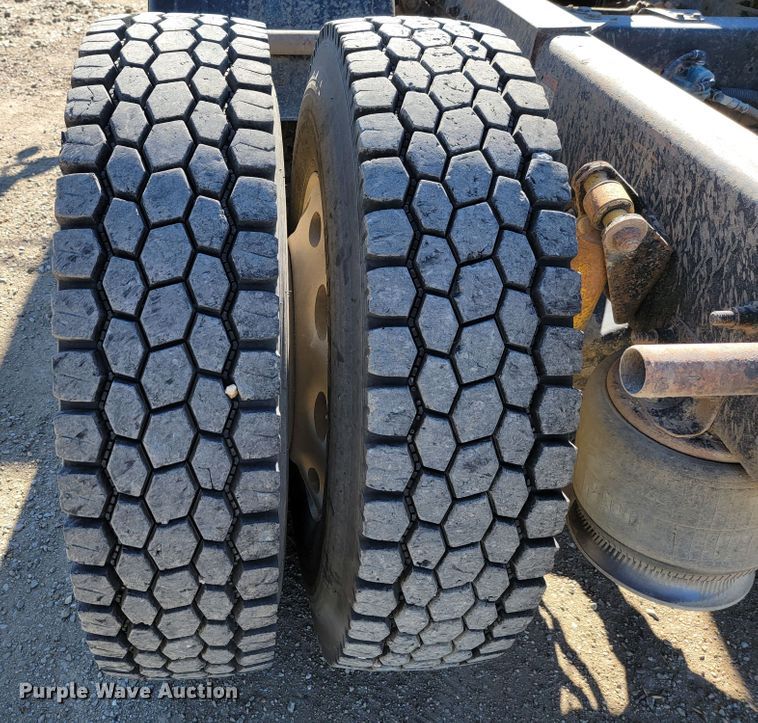 image for item LL9565 2008 Freightliner Classic XL  semi truck