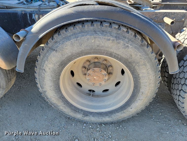 image for item LL9565 2008 Freightliner Classic XL  semi truck