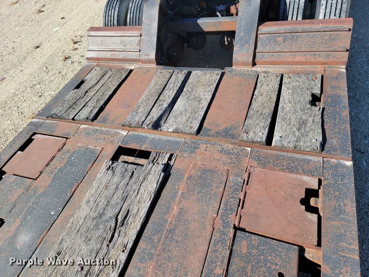 image for item LL9568 2000 XL Specialized Trailers XL110 HDE  lowboy equipment trailer