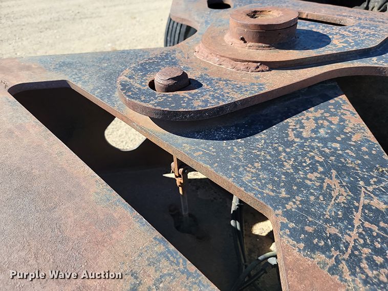 image for item LL9568 2000 XL Specialized Trailers XL110 HDE  lowboy equipment trailer