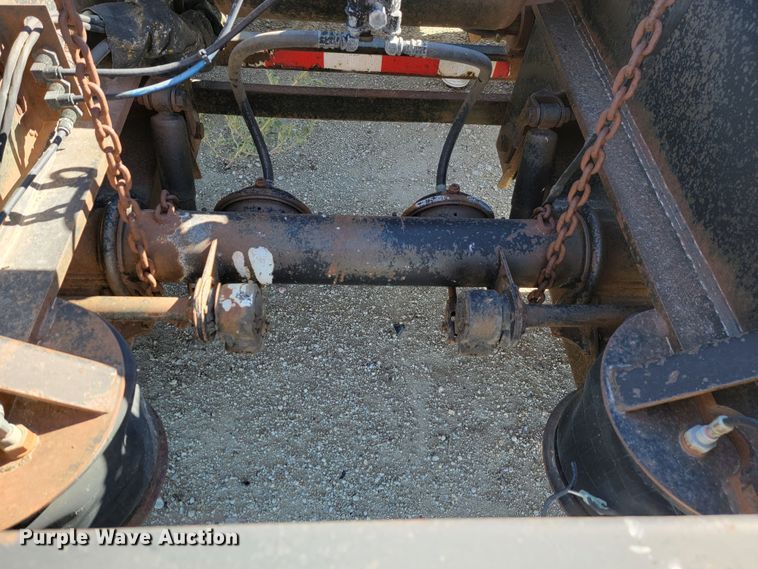 image for item LL9568 2000 XL Specialized Trailers XL110 HDE  lowboy equipment trailer