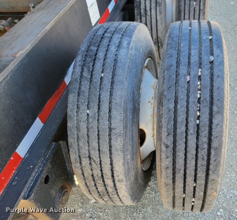 image for item LL9568 2000 XL Specialized Trailers XL110 HDE  lowboy equipment trailer