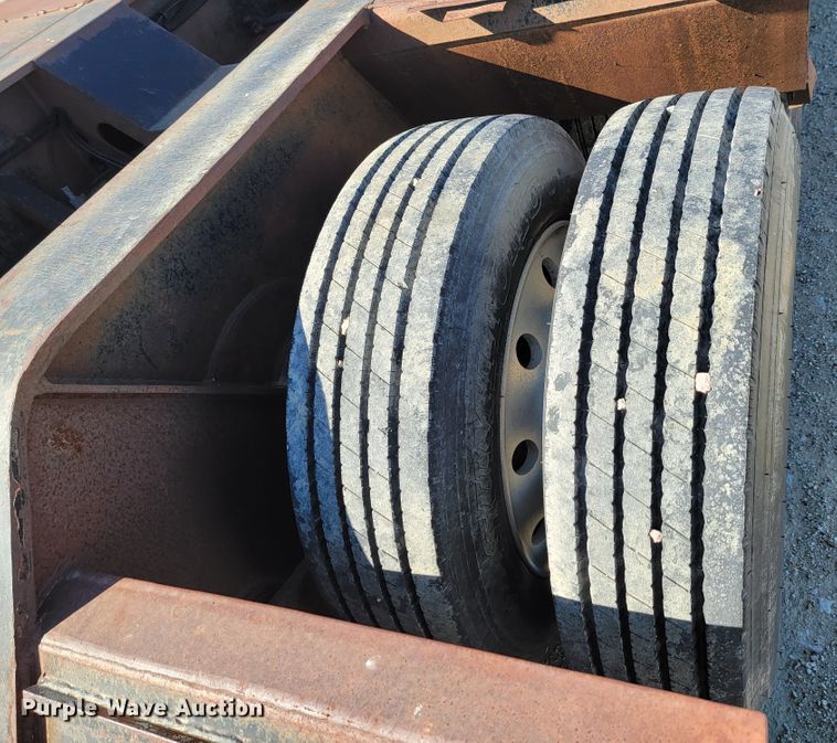 image for item LL9568 2000 XL Specialized Trailers XL110 HDE  lowboy equipment trailer