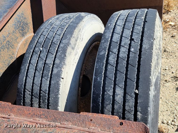 image for item LL9568 2000 XL Specialized Trailers XL110 HDE  lowboy equipment trailer