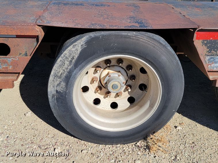 image for item LL9568 2000 XL Specialized Trailers XL110 HDE  lowboy equipment trailer