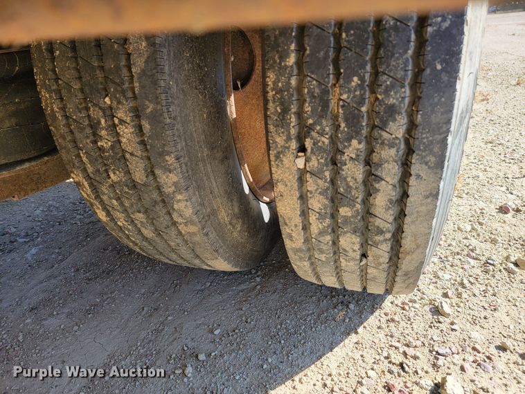 image for item LL9568 2000 XL Specialized Trailers XL110 HDE  lowboy equipment trailer