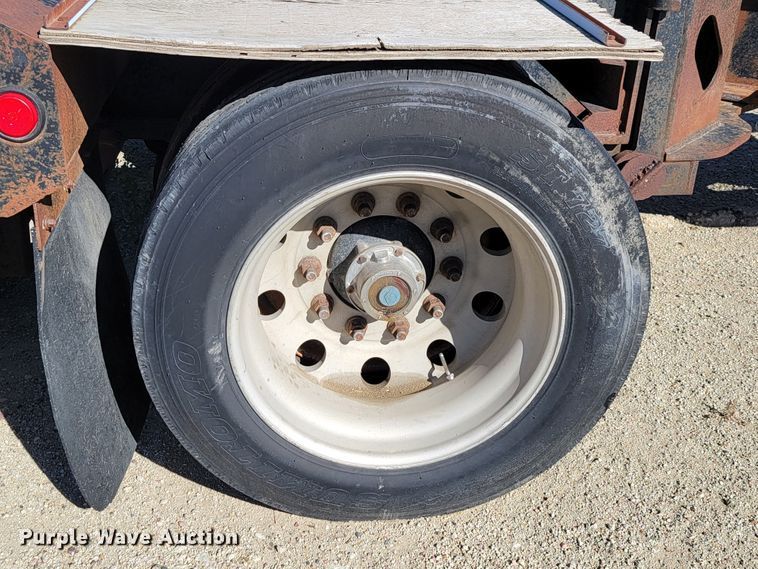 image for item LL9568 2000 XL Specialized Trailers XL110 HDE  lowboy equipment trailer