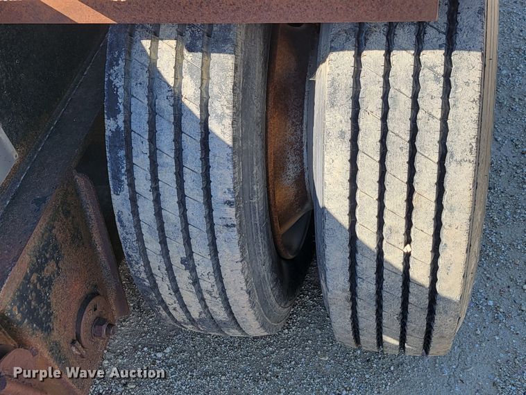 image for item LL9568 2000 XL Specialized Trailers XL110 HDE  lowboy equipment trailer