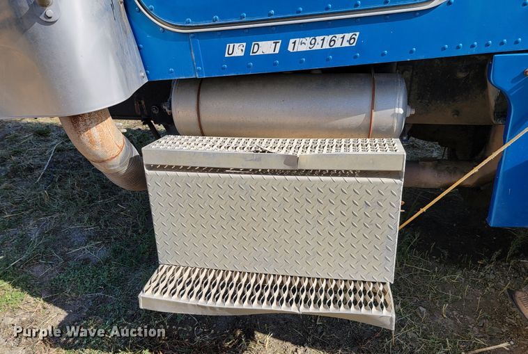 image for item LL9583 1996 Peterbilt 378  semi truck