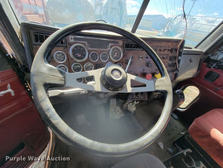 image for item LL9583 1996 Peterbilt 378  semi truck