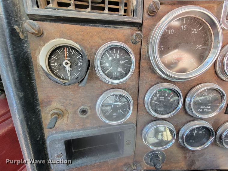 image for item LL9583 1996 Peterbilt 378  semi truck