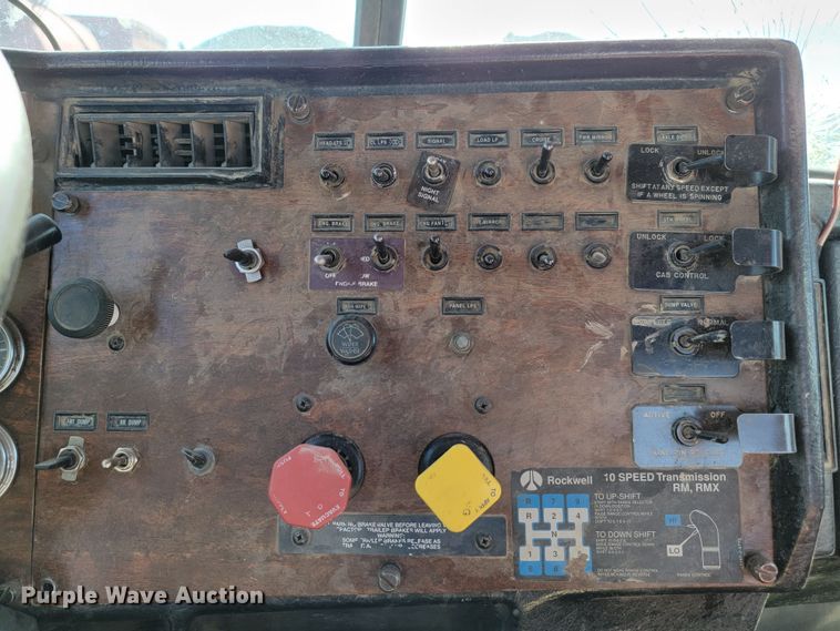 image for item LL9583 1996 Peterbilt 378  semi truck