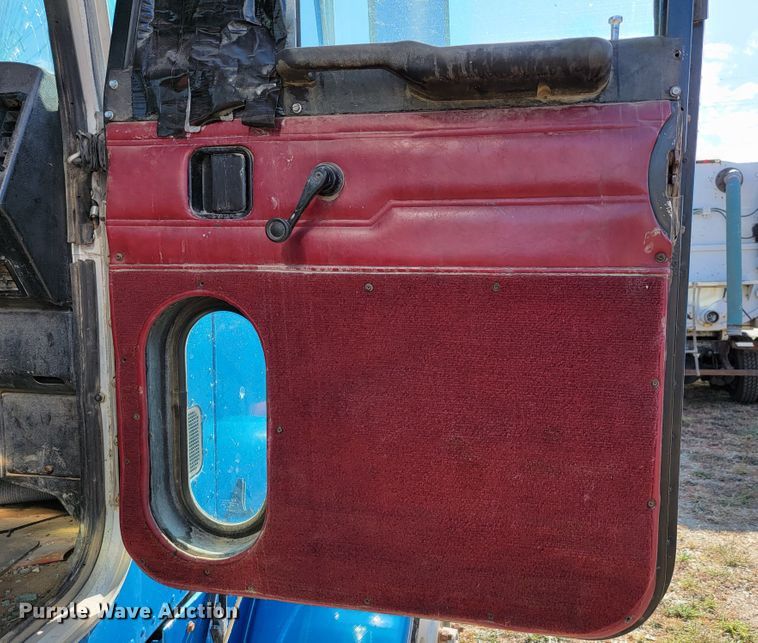 image for item LL9583 1996 Peterbilt 378  semi truck