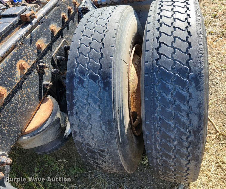 image for item LL9583 1996 Peterbilt 378  semi truck