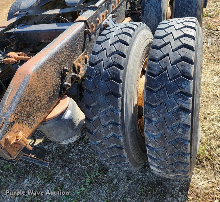 image for item LL9583 1996 Peterbilt 378  semi truck