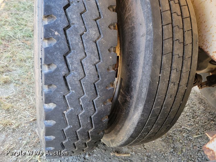 image for item LL9584 2012 Dragon  vacuum trailer