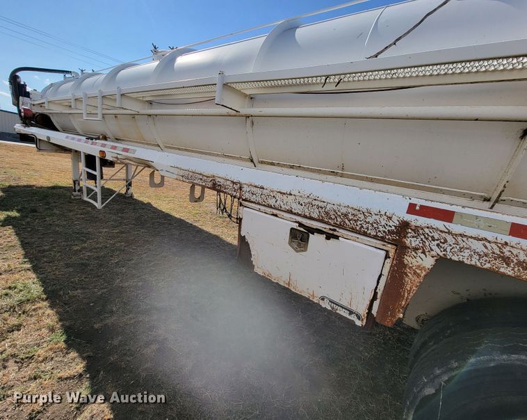 image for item LL9585 2011 Dragon  vacuum trailer