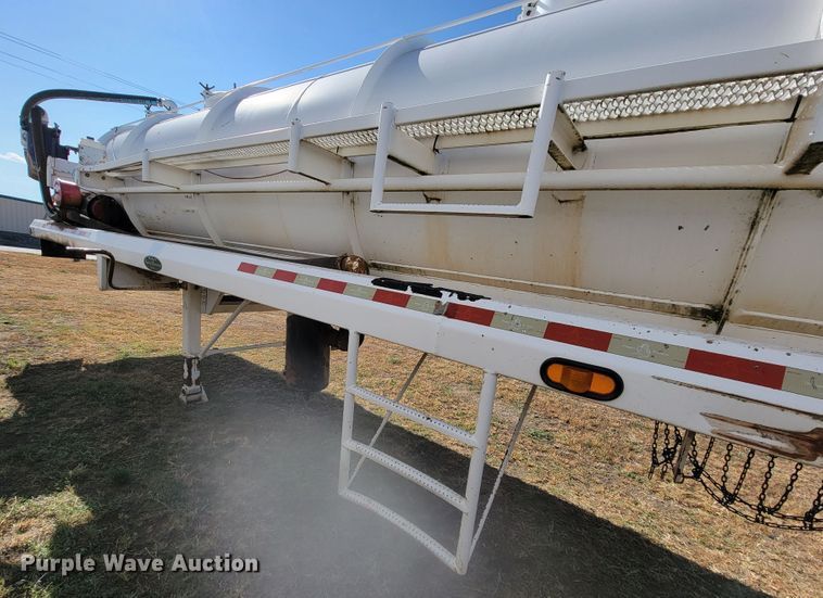 image for item LL9585 2011 Dragon  vacuum trailer