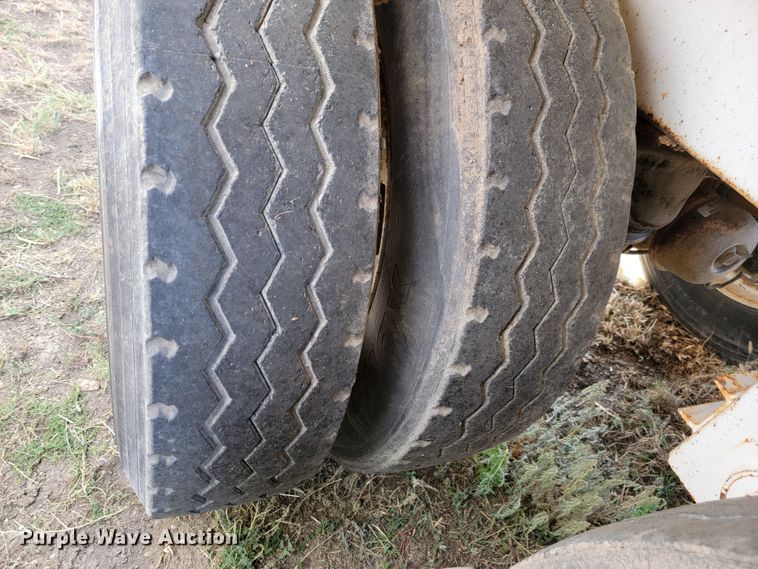 image for item LL9585 2011 Dragon  vacuum trailer