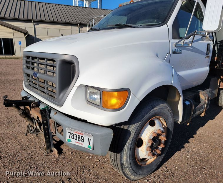 image for item LL9620 2000 Ford F650 Super Duty XL  dump truck