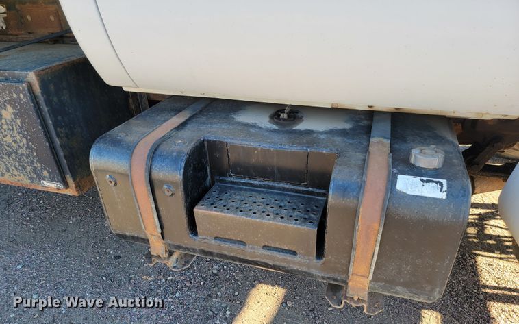 image for item LL9620 2000 Ford F650 Super Duty XL  dump truck