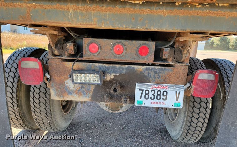 image for item LL9620 2000 Ford F650 Super Duty XL  dump truck