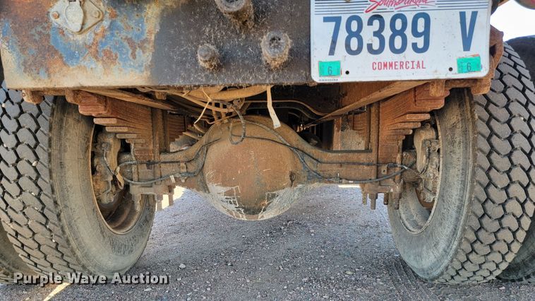 image for item LL9620 2000 Ford F650 Super Duty XL  dump truck