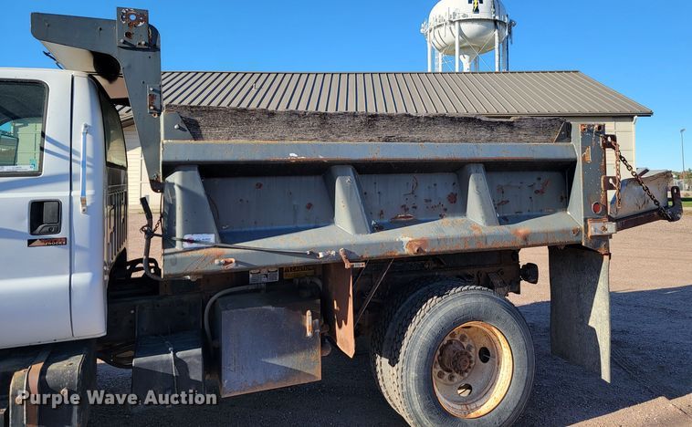 image for item LL9620 2000 Ford F650 Super Duty XL  dump truck