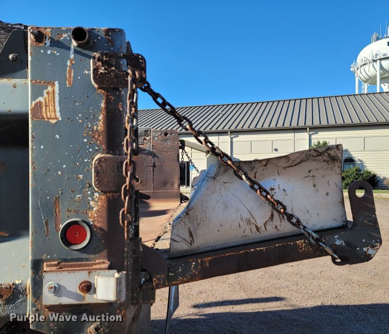 image for item LL9620 2000 Ford F650 Super Duty XL  dump truck